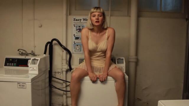 Foxx Bodies - Room (Official Music Video)