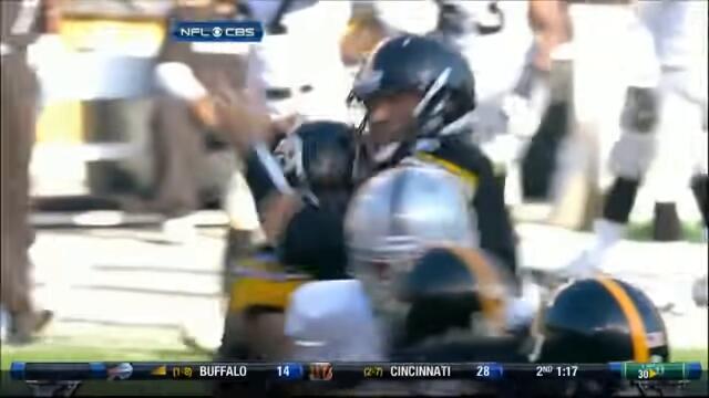 Richard Seymour Punches Steelers QB Ben Roethlesberger In The Face!