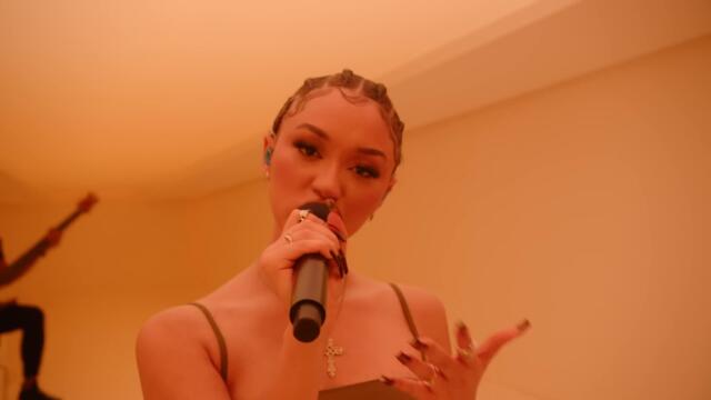 FLO - Cardboard Box (Live) | Vevo DSCVR