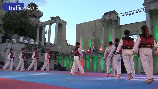 Стоичков изгледа невероятно таекуондо шоу на Античния театър