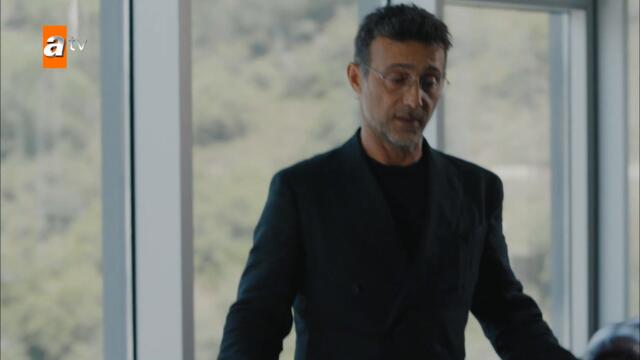 Tarık yasa dışı işlerini hukuk bürosunda devam ettiriyor - Aldatmak 1. Bölüm