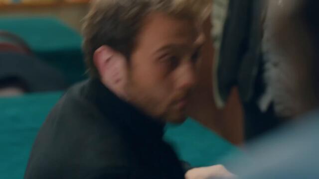 Çukur | Berber Kendi Saçını Kesemez Ama...