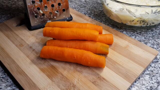 Недорогий смачний салат на святковий стіл. Рецепти салатів.