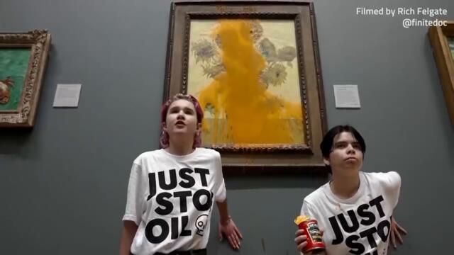 ЕкоАктивисти протестират рушейки картини на велики художници - Climate protesters throw soup on Van Gogh painting