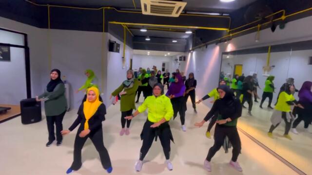 Azis -San Trope simple step/zumba