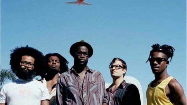 TV on the Radio - King Eternal (Live Toronto 04/14/04)