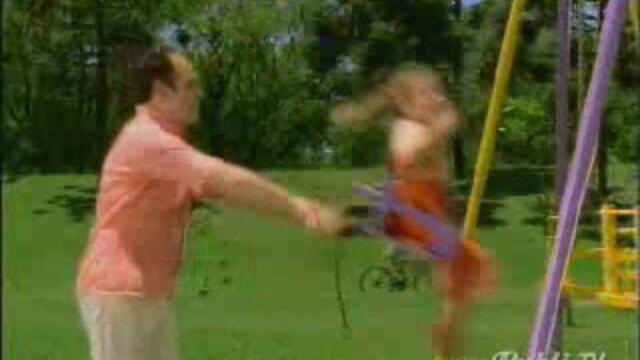 Женен Мъж Се Заглежда - Vbox7[via torchbrowser.com]