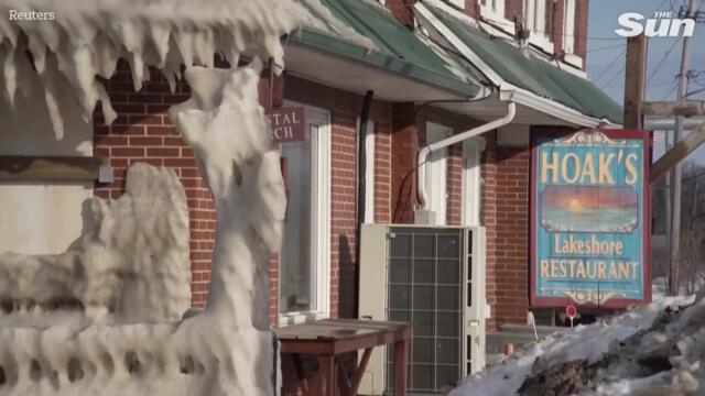 'Ice castle' restaurant in New York begins to thaw