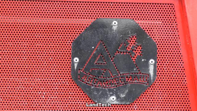 В России начали производство нового гусеничного трактора ТЛС-5 БАРНАУЛЕЦ