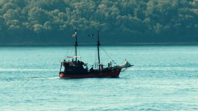 Български кораб потъва в бурно море - трейлър / Bulgarian ship sinks - official trailer