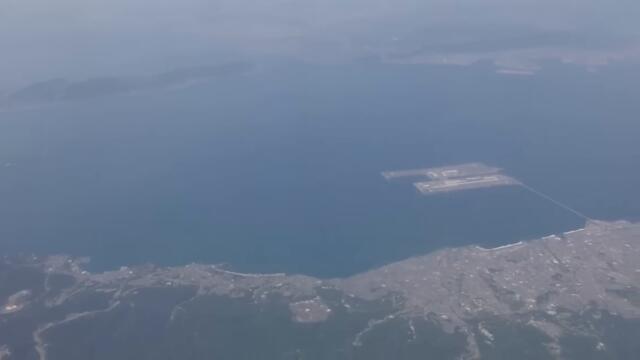 Кансай - первый аэропорт на искусственном острове.