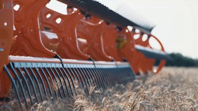 CLAAS LEXION 8900 - 14M - BIGGEST COMBINE HARVESTER