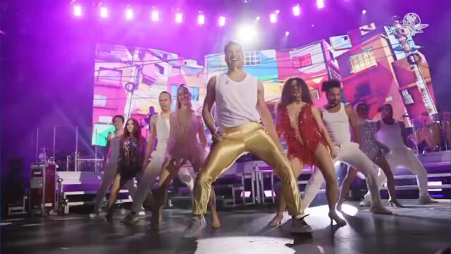 Carlos Rivera ofrece concierto en CDMX con Cynthia Rodríguez dejando ver su embarazo