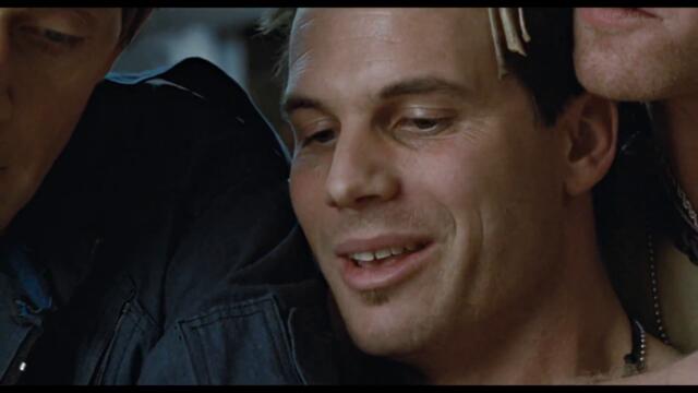 Aliens 1986: Knife trick scene