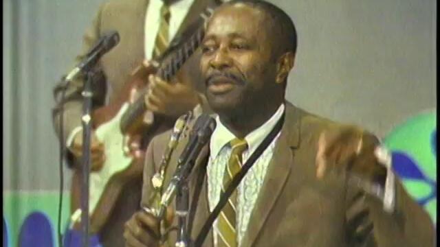 Louis Jordan & His Tympany Five - GI Jive (Live)