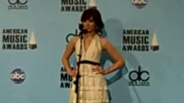 Demi Lovato In Ama Press Room.avi[via torchbrowser.com]