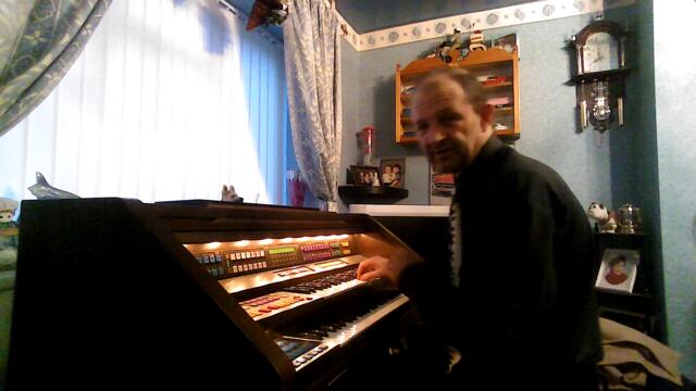 Secrets to Success as a Full-Time DJ and Keyboard Player