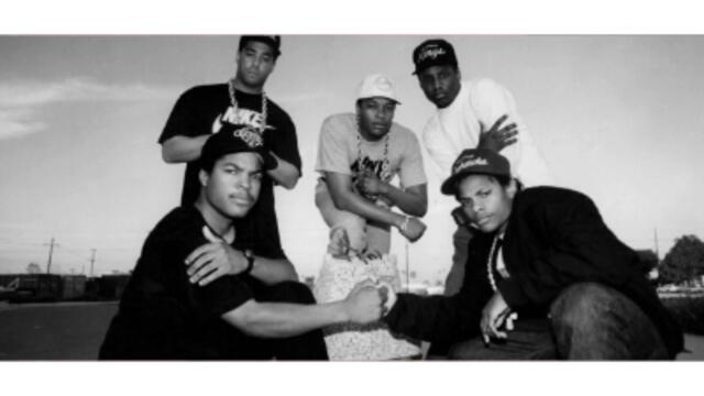 Eazy E-(Feat),Menajahtwa-Merry Muthafuckin Xmas.