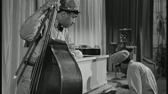 Hellzapoppin' (1941) - Slim Gaillard & Slam Stewart, the Harlem Congeroos