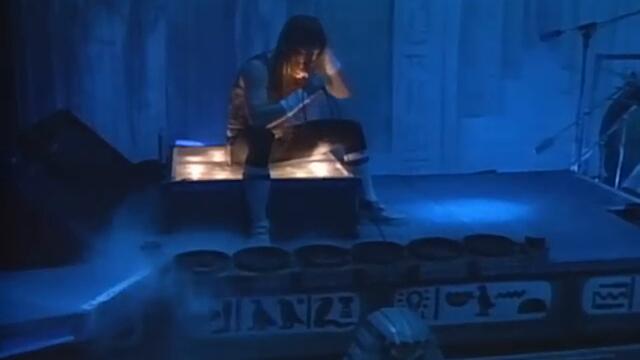 Iron Maiden - Hallowed Be Thy Name (Live at Long Beach Arena)