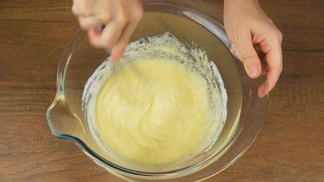 Рецепт наших мам - яблочный пирог на манке! Без миксера! Просто и вкусно