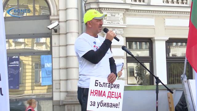 Автоинструктори от цяла България окупираха жълтите павета в София на протест