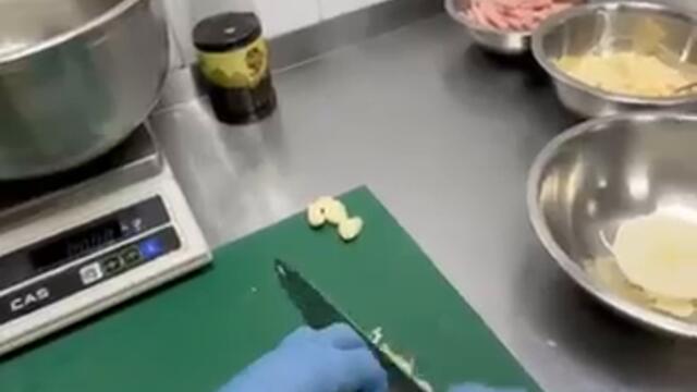 Готовим вкусный и простой салатик себе на ужин 🔥 полный рецепт в тг: swamidanya #рецепты #салат