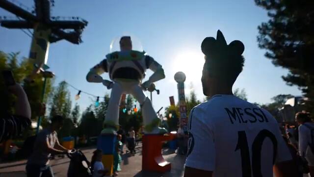 VOY A DISNEYLAND PARIS Y CONOZCO A MICKEY MOUSE - TheGrefg