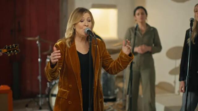 Darlene Zschech - Victor's Crown (ft. The Nashville Choir) [Music Video]
