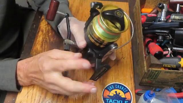 One wobbly Daiwa BG 90 saltwater fishing reel how to take apart and service