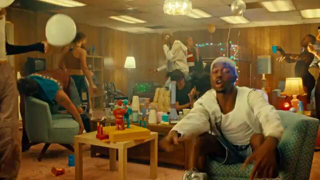 Lil Nas X - LIGHT AGAIN! (Official Video)