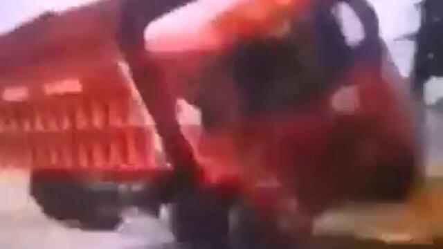 dancing_truck_and_airplane_for_kids (360p)