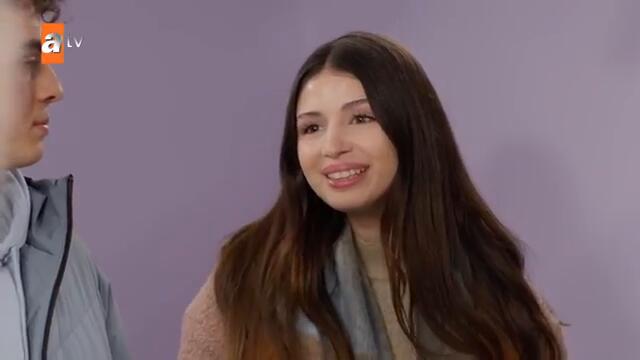 Gülcan ağlayarak Hicran'ın kapısına geldi - Kardelenler 3. Bölüm