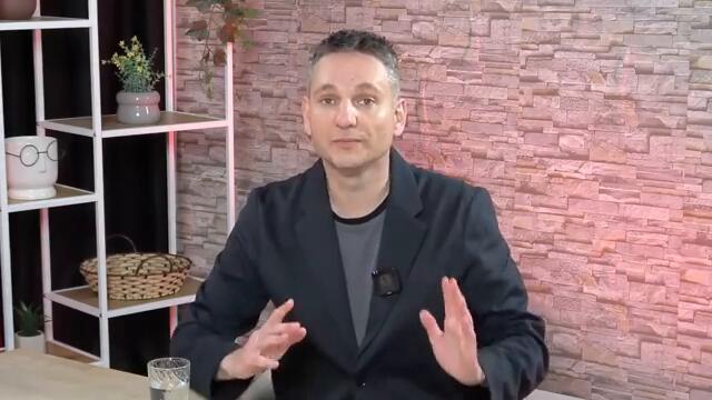 Пчелари: Тонове фалшив мед заливат България!