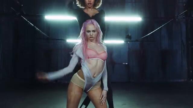 ADÉLA - MACHINE GIRL (Official Music Video)