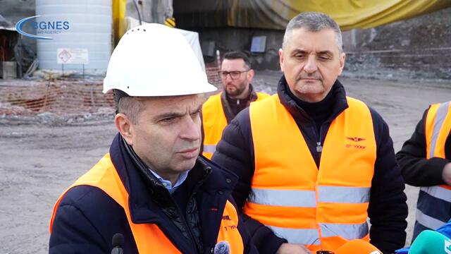 Гроздан Караджов: ЖП тунелът при Вакарел е целият на вълни и се движи, ще се препроектира