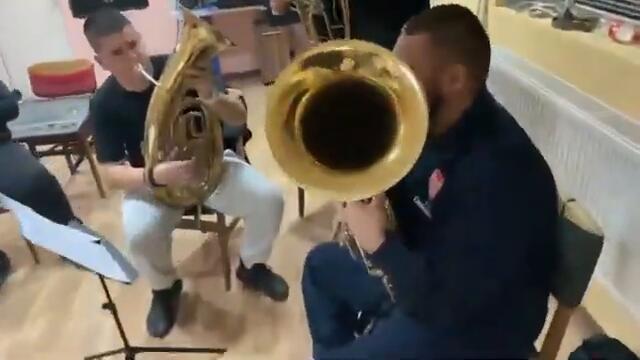 "🔥 Горещ ритъм! Репетиция с NOVA BRASS BAND – Невероятен кючек и уникално звучене! 🎺🥁🎶"