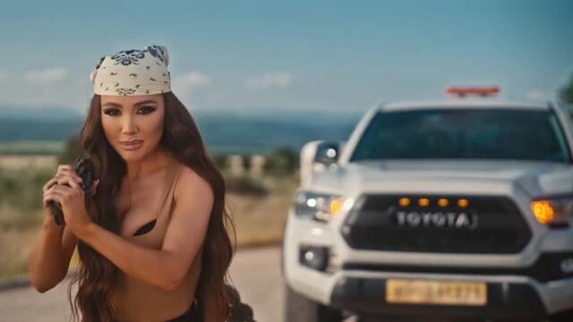Яница ft. Алекс Робов - Прекалено си красив _ 2025