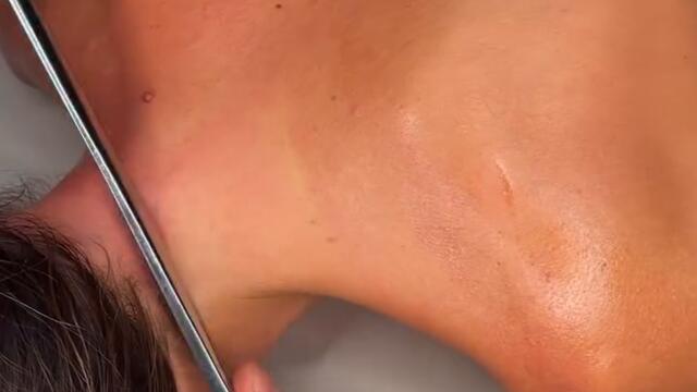 Релаксиращ масаж с тръба на гърба