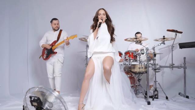 SARA BIBIC - MESEČAR _ SARA EMOLOGY Live Mix ft. MAXIMUM BAND