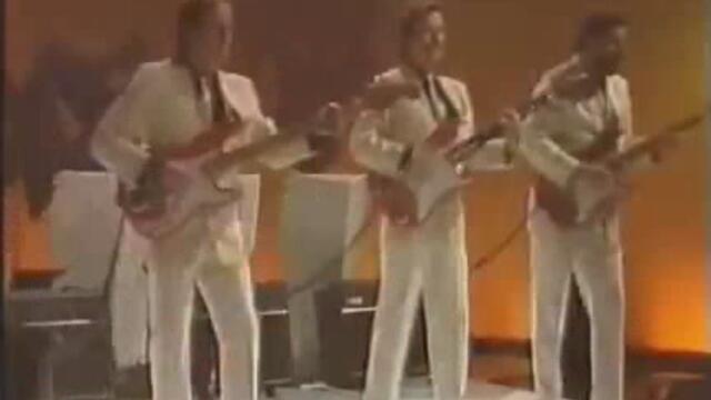 Aarne Vesterinen Guitar Team (1988) - Emma (Live)